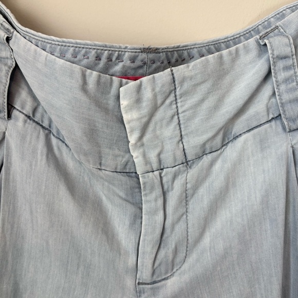 Alice + Olivia Light Blue Pleated Straight-Leg Pants - Picture 2 of 10